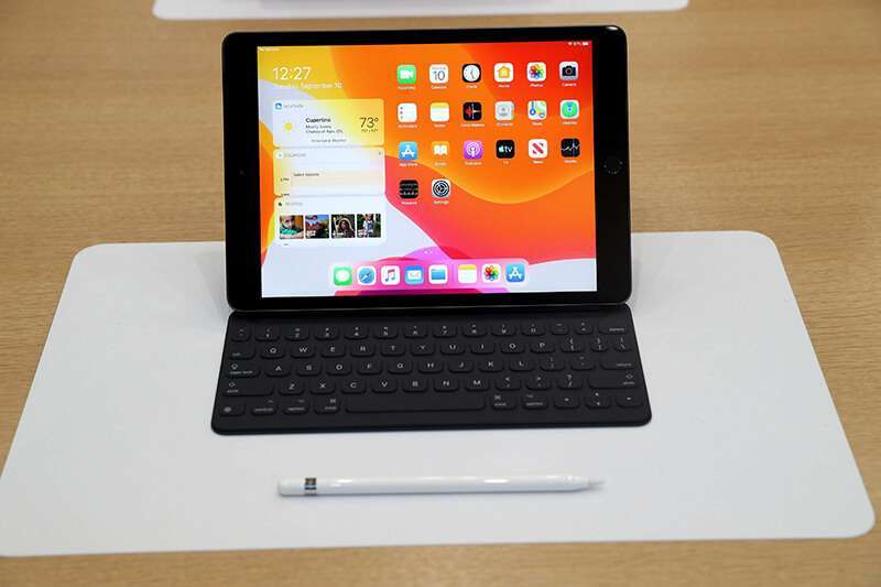 Nuevo Apple iPad de séptima generación se exhibe durante un evento especial de Apple el 10 de septiembre de 2019 en Cupertino, California