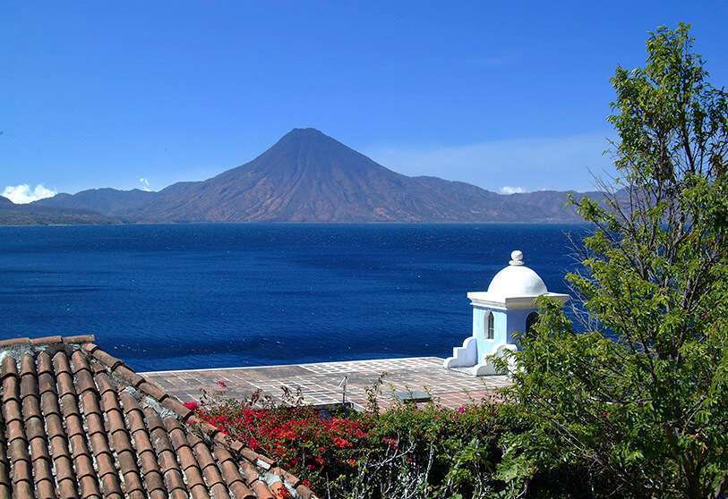 Centroamérica alberga más de cien volcanes, la mayoría activos, ideales para vivir experiencias, ya que cuentan con fogatas, agua, lagunas en los cráteres o pendientes para hacer sandboard.