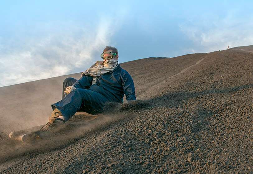 Centroamérica alberga más de cien volcanes, la mayoría activos, ideales para vivir experiencias, ya que cuentan con fogatas, agua, lagunas en los cráteres o pendientes para hacer sandboard.