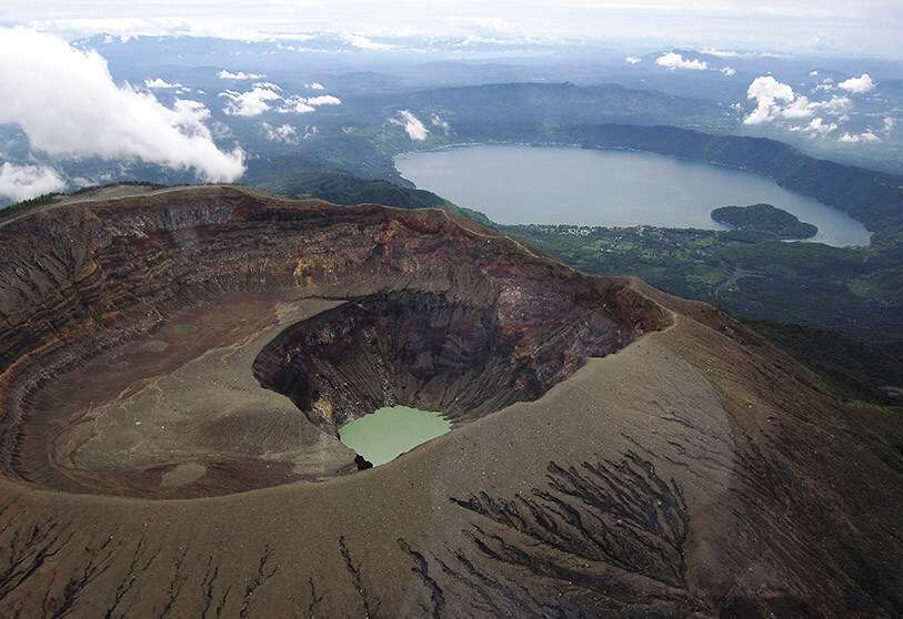 Centroamérica alberga más de cien volcanes, la mayoría activos, ideales para vivir experiencias, ya que cuentan con fogatas, agua, lagunas en los cráteres o pendientes para hacer sandboard.